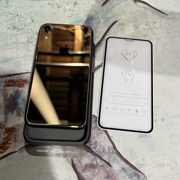 Apple iPhone XR Factory Unlocked 64 GB Black & Gold Mirror Back Glass - Picture 1 of 10